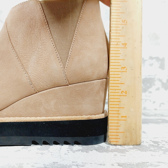 NEW Eileen Fisher Caddy Tan Leather Pull-On Wedge Chelsea Booties B613 - Picture 2 of 11